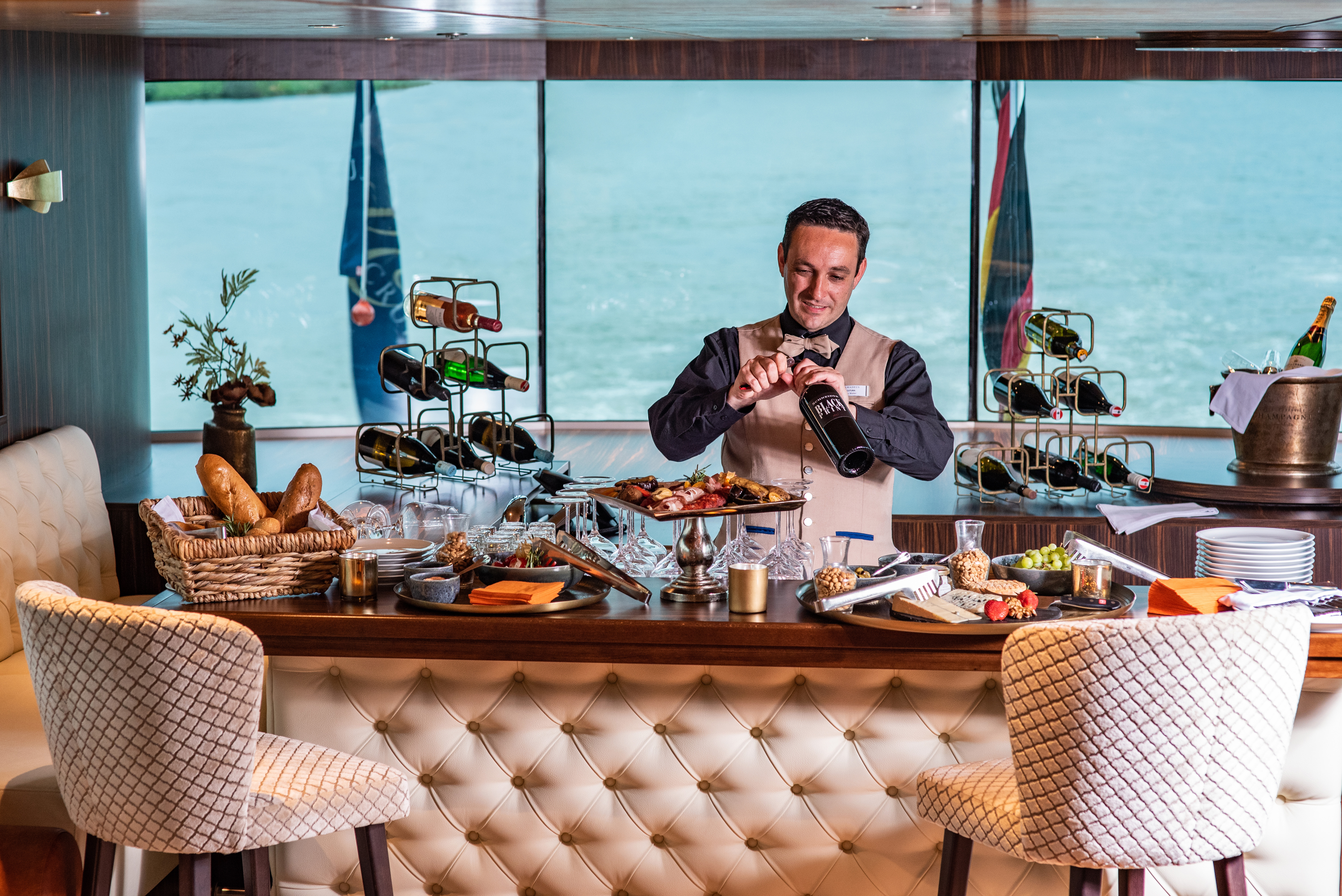 Amadeus River Cruises - Amadeus Star - Entertainment - Wine Bar 2.jpg